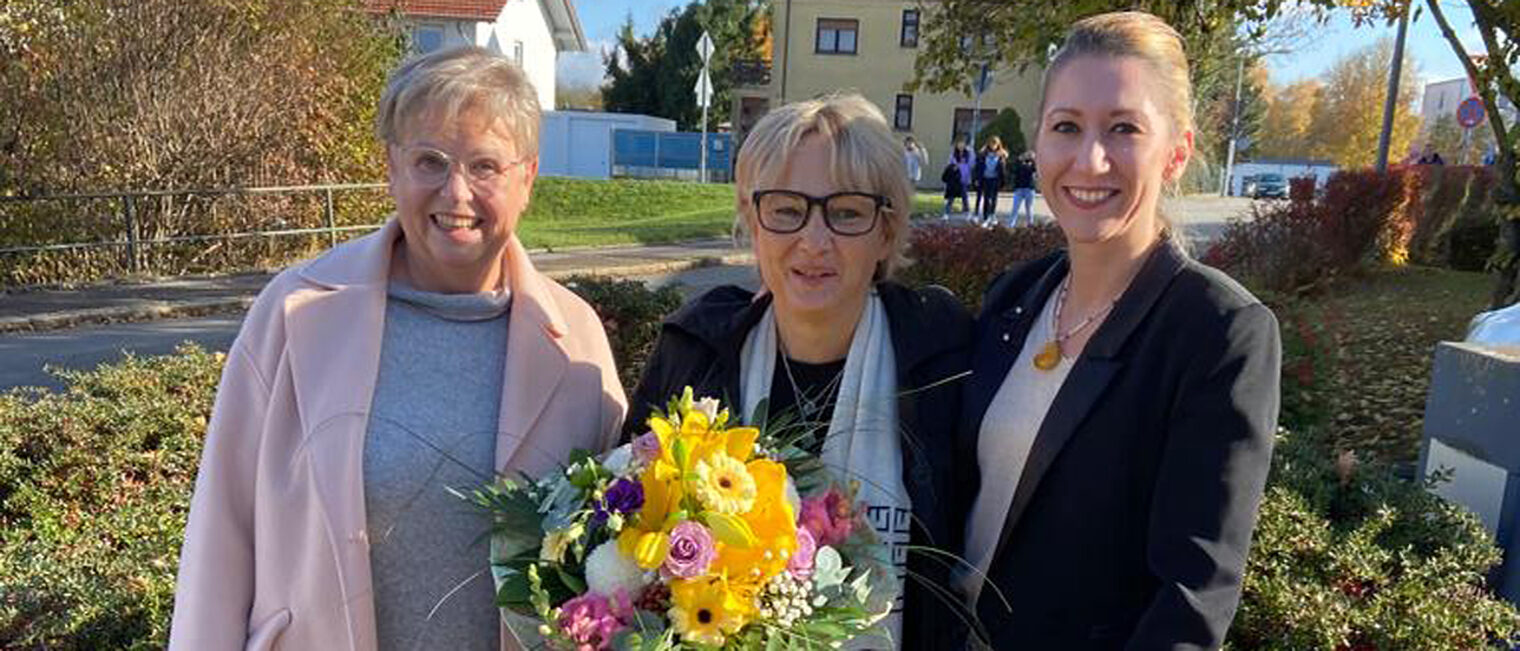 Freuen sich über die gelungene Gründung der Kosmetiker-Innung und Vorstandswahl: Obermeisterin Silvia Hartl-Katzdobler (Mitte) sowie ihre Stellvertreterinnen Ulrike Waldenfels (links) und Sandra Lang.