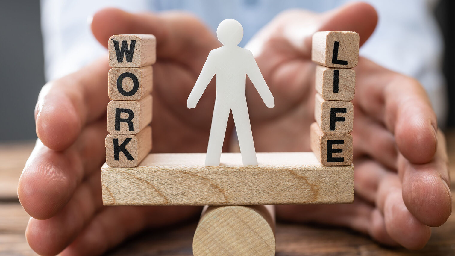 Work Life Balance Protection Concept. Lifestyle Choice Schlagwort(e): balance, life, protection, concept, choice, workplace, human, seesaw, compare, man, office, select, weight, plan, choose, measure, job, corporate, block, desk
