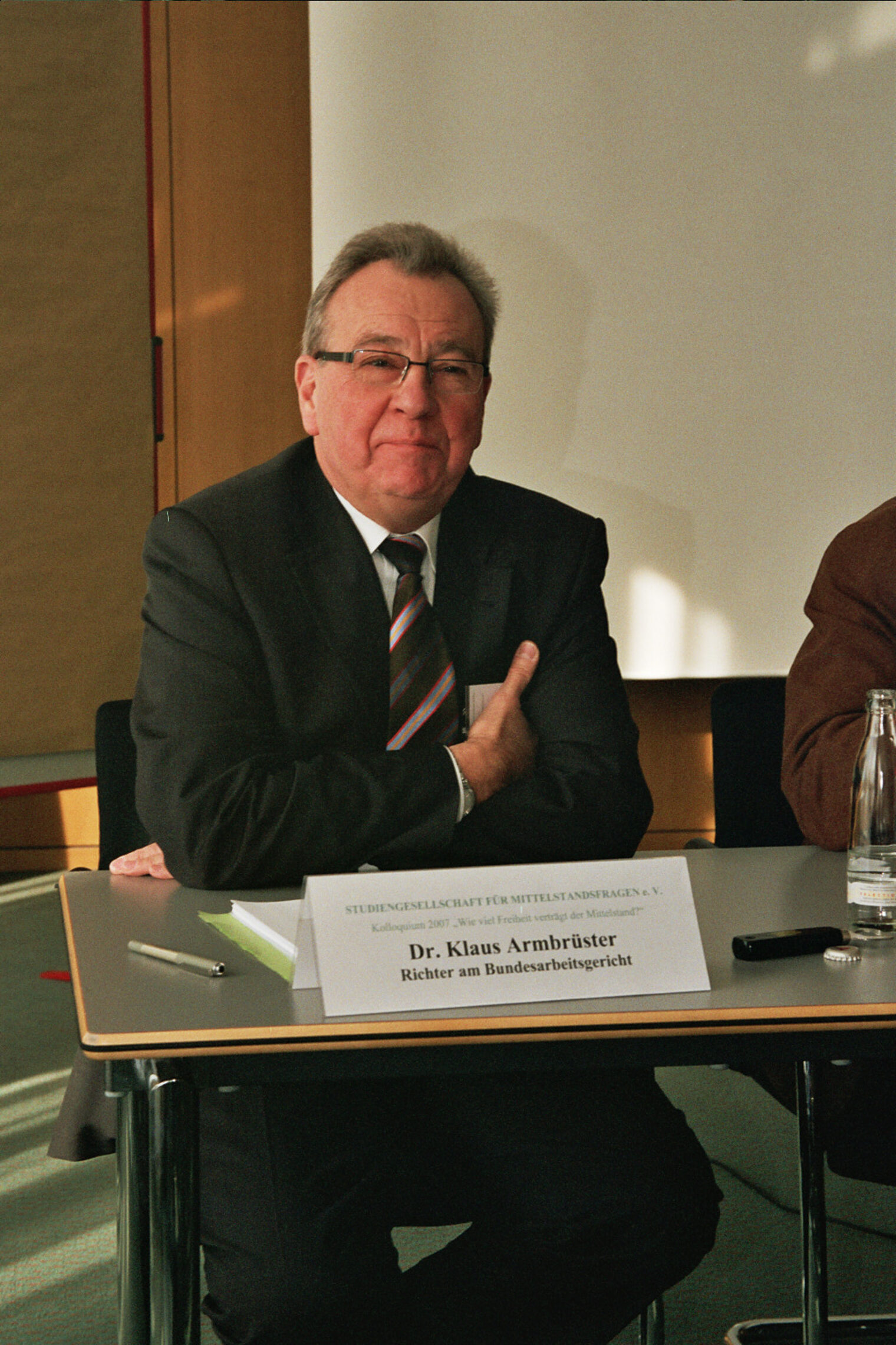 Dr. Klaus Armbrüster Dr. Klaus Armbrüster