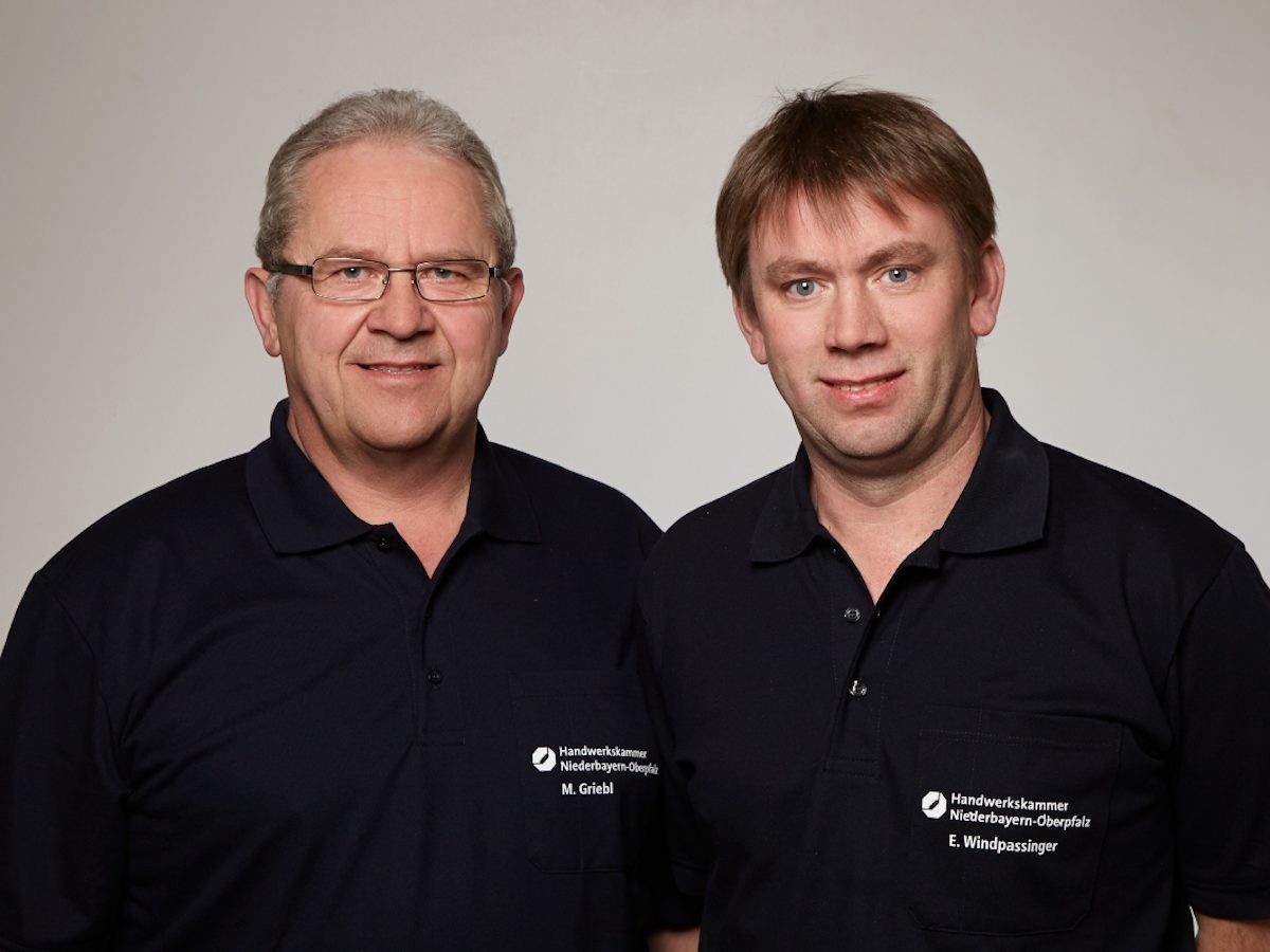 In der breit gefächerten Bauausbildung sind Michael Griebl (links) und Erich Windpassinger im Einsatz. Foto Kaps, Herr Lang In der breit gefächerten Bauausbildung sind Michael Griebl (links) und Erich Windpassinger im Einsatz. Foto Kaps, Herr Lang