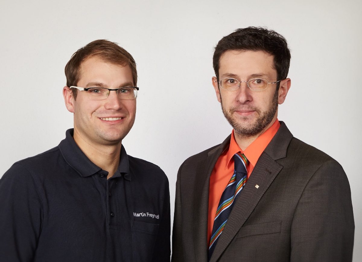 Ausbilder Martin Freymadl und Kursleiter Stefan Altmann (re.) sind für die Schreinerausbildung zuständig. Ausbilder Martin Freymadl und Kursleiter Stefan Altmann (re.) sind für die Schreinerausbildung zuständig.
