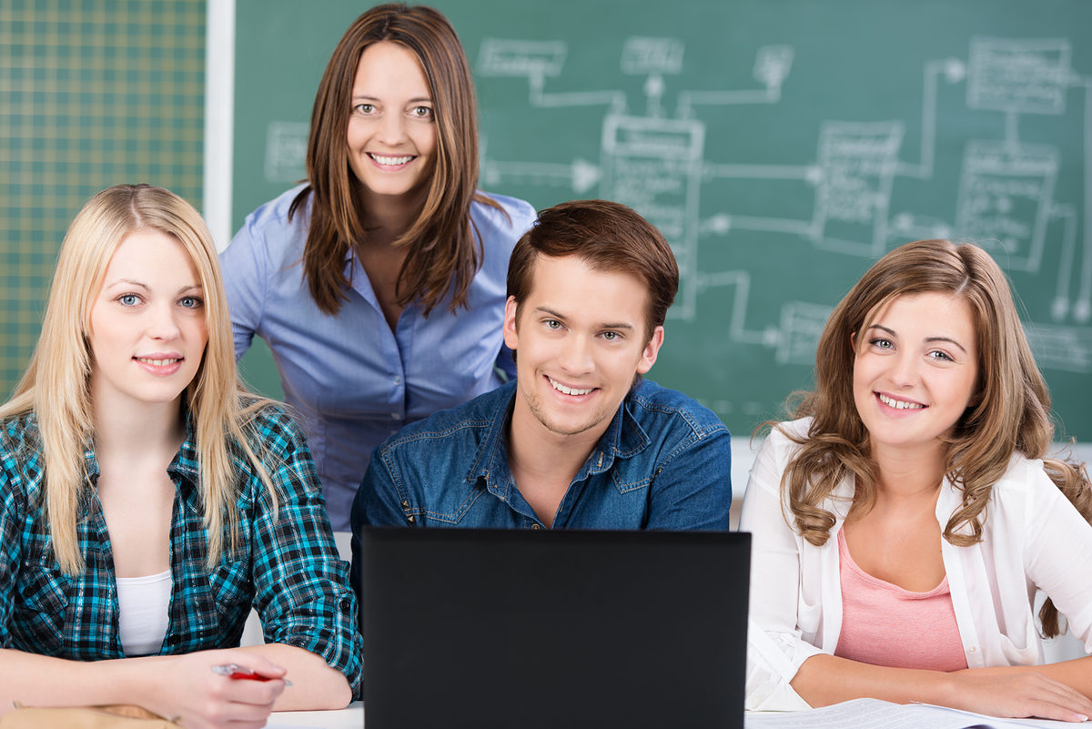 informatik-unterricht Schlagwort(e): schule, schüler, informatik, computer, e-learning, laptop, lehrer, ausbildung, bildung, internet, online, unterricht, pc, teenager, programm, video, schauen, seminar, kurs, technologie, technik, information, vernetzt, freunde, student, universität, tablet, technology, bildung, klasse, studium, klassenzimmer, klassenraum, tafel, teen, jugendlich, jugend, mädchen, junge, lernen, schultafel, schulbildung, nachhilfe, entspannt, abitur, gymnasium, hochschule, wlan, spaß, positiv, lächeln, personen, menschen, leute, drei, team, 15-20, 20, 30s, schule, schüler, informatik, computer, e-learning, laptop, lehrer, ausbildung, bildung, internet, online, unterricht, pc, teenager, programm, video, schauen, seminar, kurs, technologie, student, universität, tablet, technology, klasse, studium, klassenzimmer, klassenraum, tafel, teen, jugendlich, jugend, mädchen, junge, lernen, schultafel, wlan, spaß, positiv, lächeln, personen, menschen, leute, drei, team, 15-20, 20, 30s