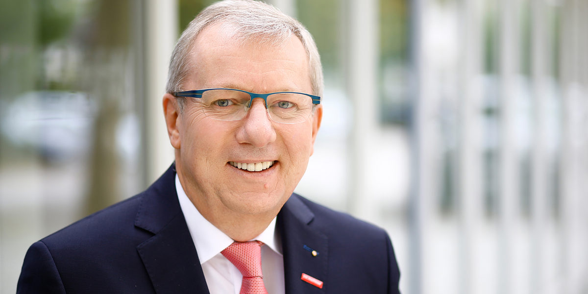 Probezeit mit Bravour bestanden: Seit einem halben Jahr steht Jürgen Kilger an der Spitze der Handwerkskammer Niederbayern-Oberpfalz. Probezeit mit Bravour bestanden: Seit einem halben Jahr steht Jürgen Kilger an der Spitze der Handwerkskammer Niederbayern-Oberpfalz.
