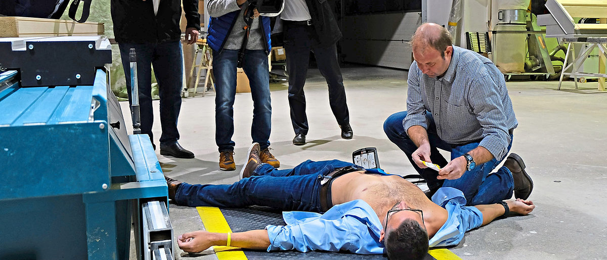 Defibrillator Schreinerei Eichinger Defibrillator Schreinerei Eichinger