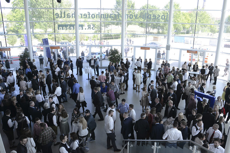 Rund um die Joseph von Fraunhofer Halle (5)