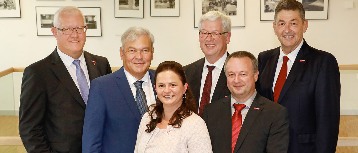Das Präsidium der Handwerkskammer Niederbayern-Oberpfalz. Das Präsidium der Handwerkskammer Niederbayern-Oberpfalz.