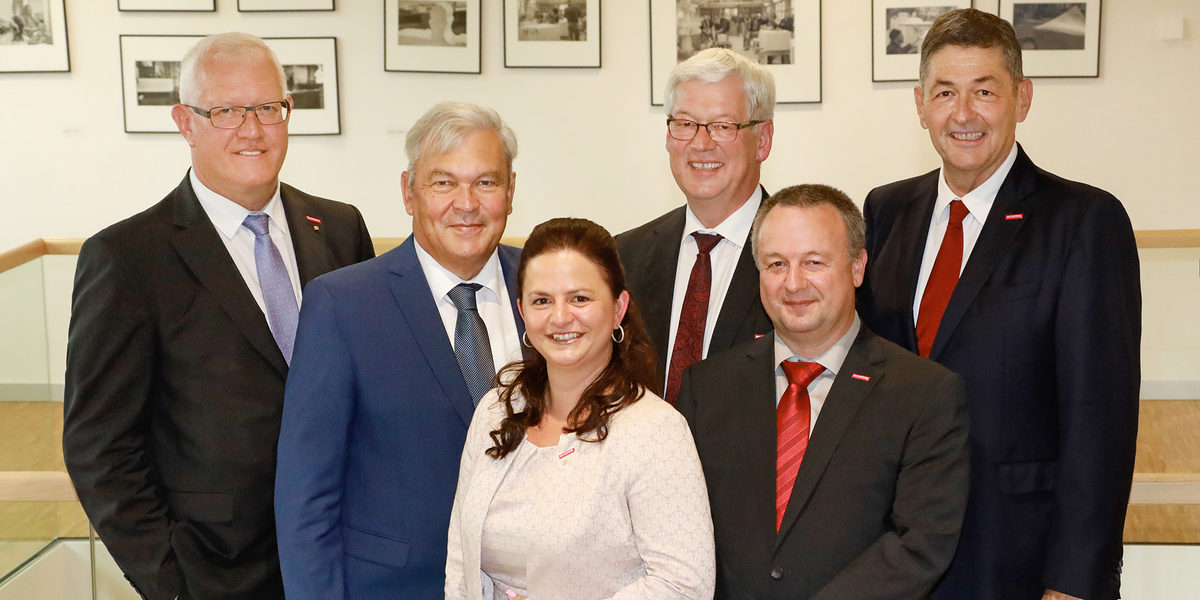 Das Präsidium der Handwerkskammer Niederbayern-Oberpfalz. Das Präsidium der Handwerkskammer Niederbayern-Oberpfalz.