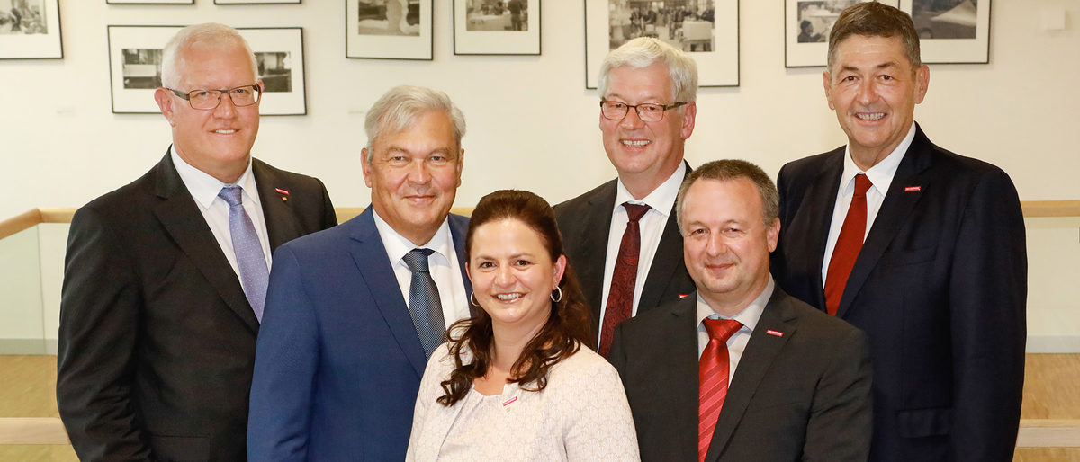 Das Präsidium der Handwerkskammer Niederbayern-Oberpfalz. Das Präsidium der Handwerkskammer Niederbayern-Oberpfalz.