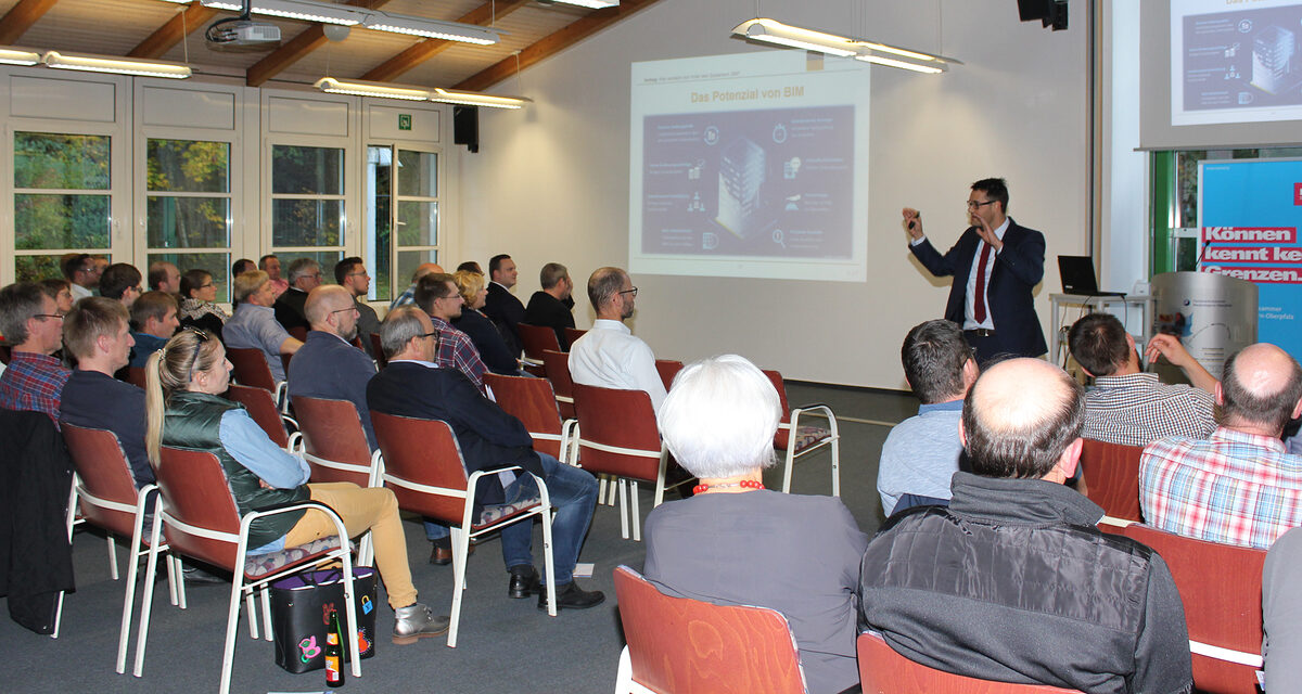Das Interesse bei der BIM-Infoveranstaltung der Handwerkskammer in Schwandorf war groß. Rund 120 Teilnehmer waren dabei. 