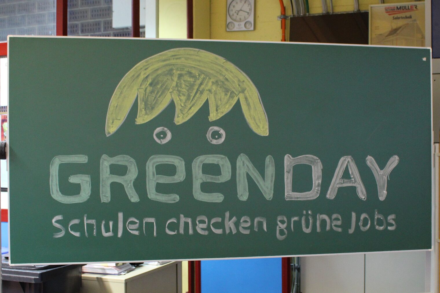 Auch die Handwerkskammer in Straubing nahm am bundesweiten Green Day teil und informierte über grüne Handwerksberufe.