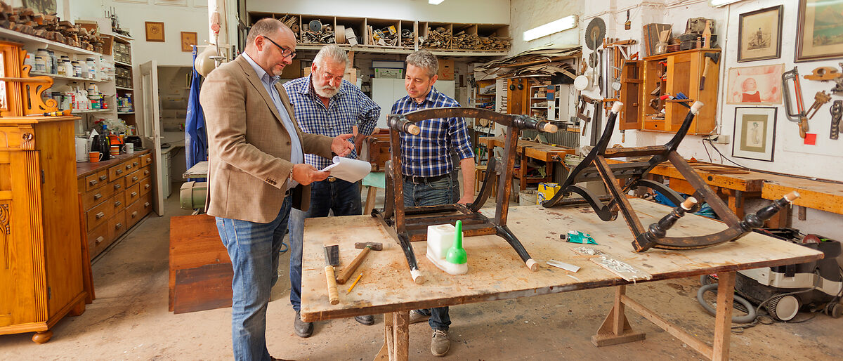 Die Handwerkskammer unterstützt Mitgliedsbetriebe bei der Betriebsübergabe. Die Handwerkskammer unterstützt Mitgliedsbetriebe bei der Betriebsübergabe.