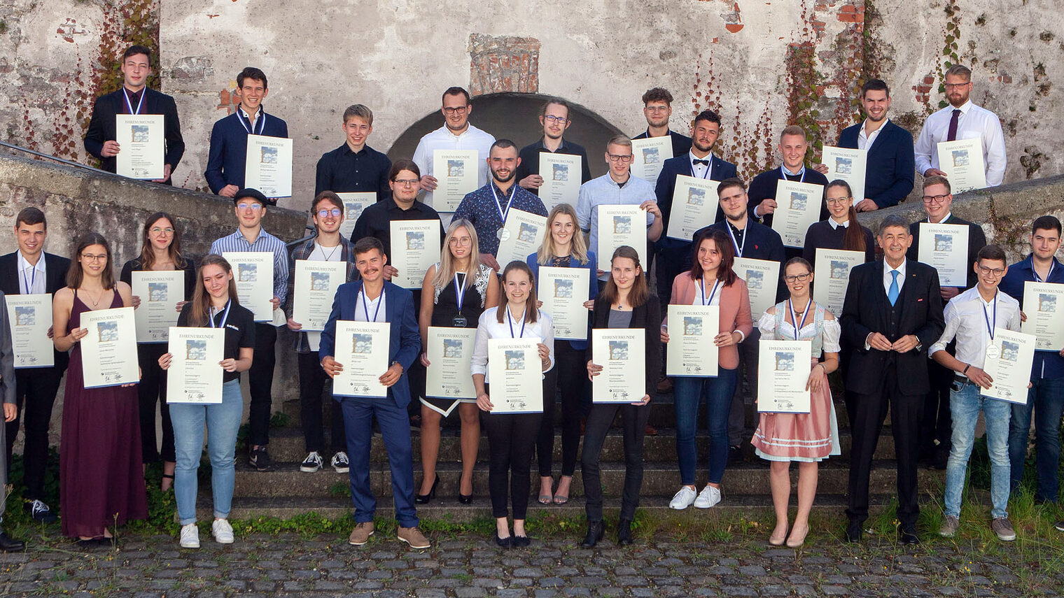 Gruppenfoto Praktischer Leistungswettbewerb in Straubing
