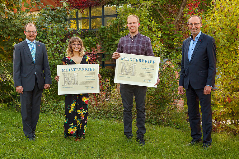 Gruppenfoto der Keramiker bei der Meisterbriefübergabe in Landshut.