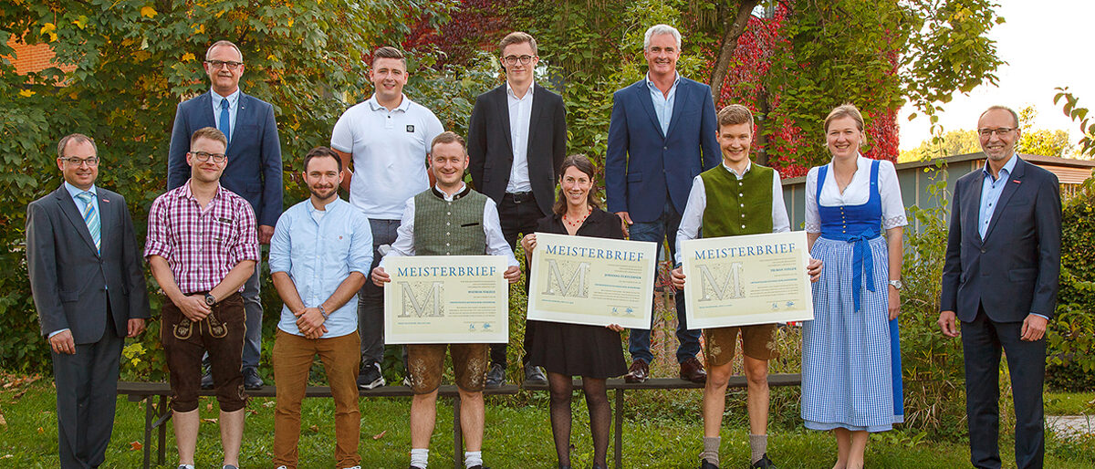 Die Orthopädieschuhmacher bei der Meisterbriefübergabe in Landshut. Die Orthopädieschuhmacher bei der Meisterbriefübergabe in Landshut.