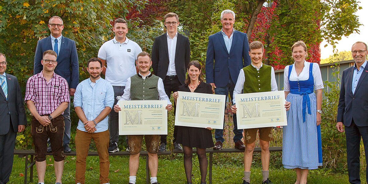 Die Orthopädieschuhmacher bei der Meisterbriefübergabe in Landshut. Die Orthopädieschuhmacher bei der Meisterbriefübergabe in Landshut.