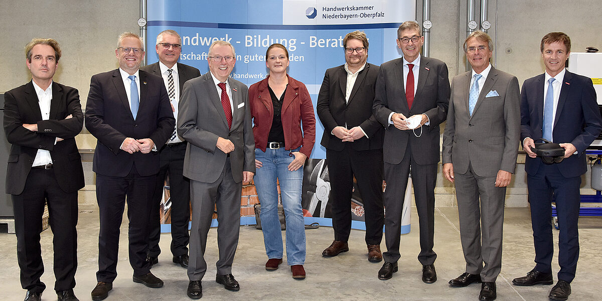 Die Redner bei der Einweihung des Zentrum für digitale Gebäudetechnik in Schwandorf. Die Redner bei der Einweihung des Zentrum für digitale Gebäudetechnik in Schwandorf.