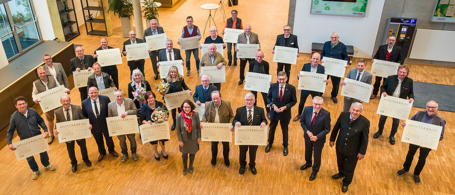 Gruppenbild Verleihung Goldene Meisterbriefe in Regensburg