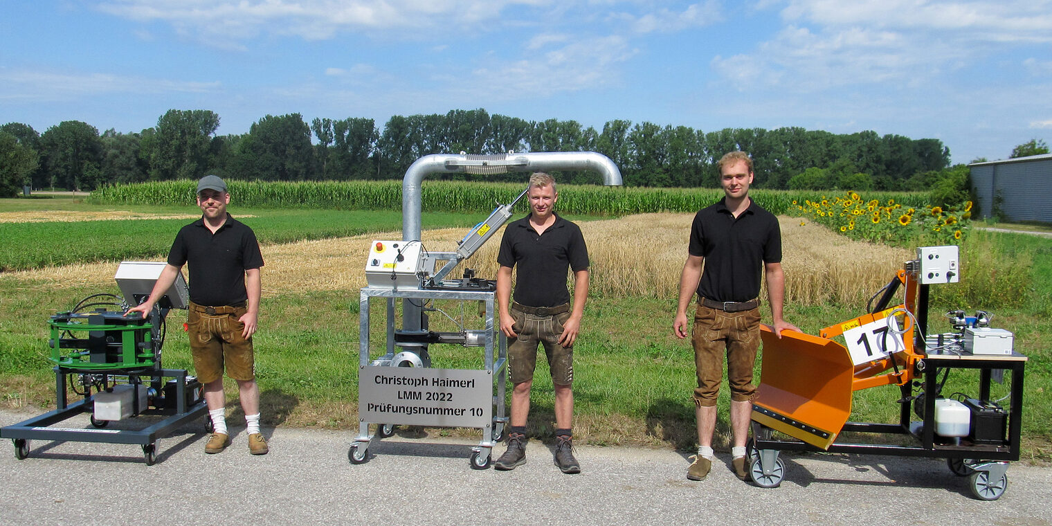 Die drei Kursbesten des Meisterkurses der Landmaschinenmechaniker (v. re. n. li.): Meier Michael aus Gaimersheim im Landkreis Eichstätt, Haimerl Christoph aus Eichendorf im Landkreis Dingolfing-Landau und Höhenberger Josef aus Mengkofen im Landkreis Dingolfing-Landau. Die drei Kursbesten des Meisterkurses der Landmaschinenmechaniker (v. re. n. li.): Meier Michael aus Gaimersheim im Landkreis Eichstätt, Haimerl Christoph aus Eichendorf im Landkreis Dingolfing-Landau und Höhenberger Josef aus Mengkofen im Landkreis Dingolfing-Landau.