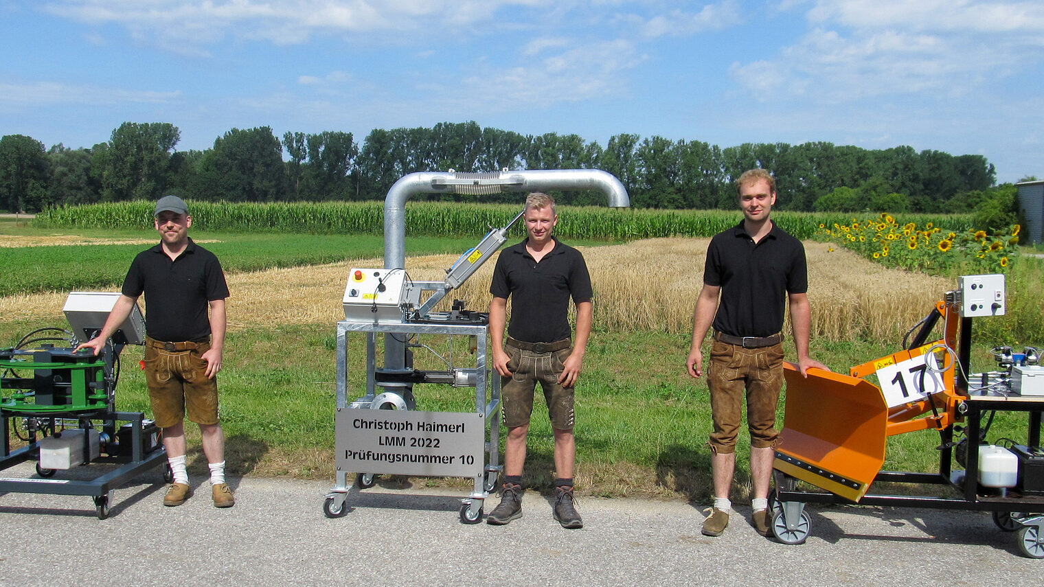 Die drei Kursbesten des Meisterkurses der Landmaschinenmechaniker (v. re. n. li.): Meier Michael aus Gaimersheim im Landkreis Eichstätt, Haimerl Christoph aus Eichendorf im Landkreis Dingolfing-Landau und Höhenberger Josef aus Mengkofen im Landkreis Dingolfing-Landau.