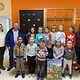 Schon im Kindergartenalter für das Handwerk begeistern: HWK-Vizepräsident Christian Läpple (2. v. li.) bedankte sich bei den Kindern und Erzieherinnen von St. Otto für die engagierte Teilnahme am Wettbewerb.