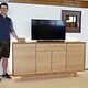 Tobias Stadler aus Fürstenzell nennt sein Meisterstück "sound of oak": Ein Sideboard aus massiv Eiche mit Soundbar und LED-Beleuchtung