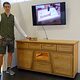 Florian Aigner aus 94086 Bad Griesbach - Weng fabrizierte dieses Fernseh-Sideboard in Eiche kleinastig mit schwarzen Schattenfugen.