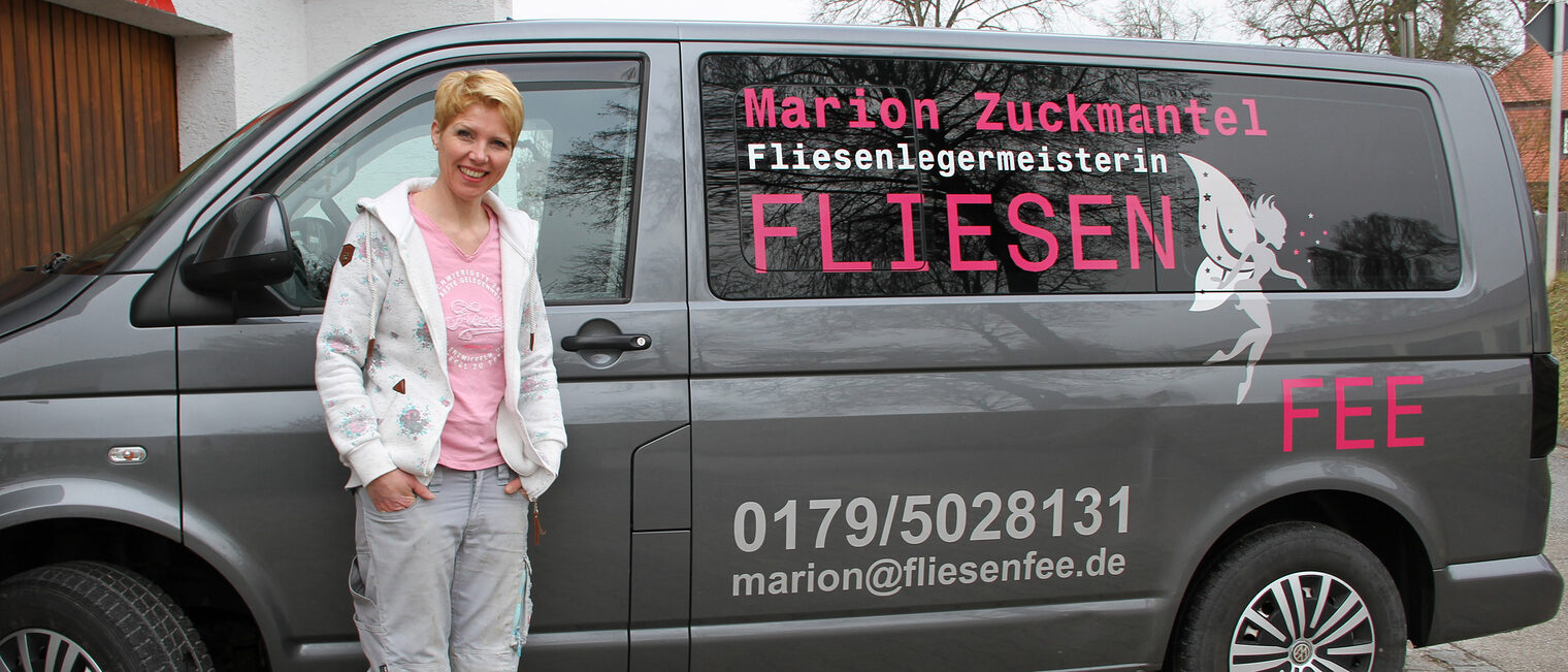 Seit über 20 Jahren ist Marion Zuckmantel als "Fliesenfee" auf der Baustelle im Einsatz. Seit über 20 Jahren ist Marion Zuckmantel als "Fliesenfee" auf der Baustelle im Einsatz.