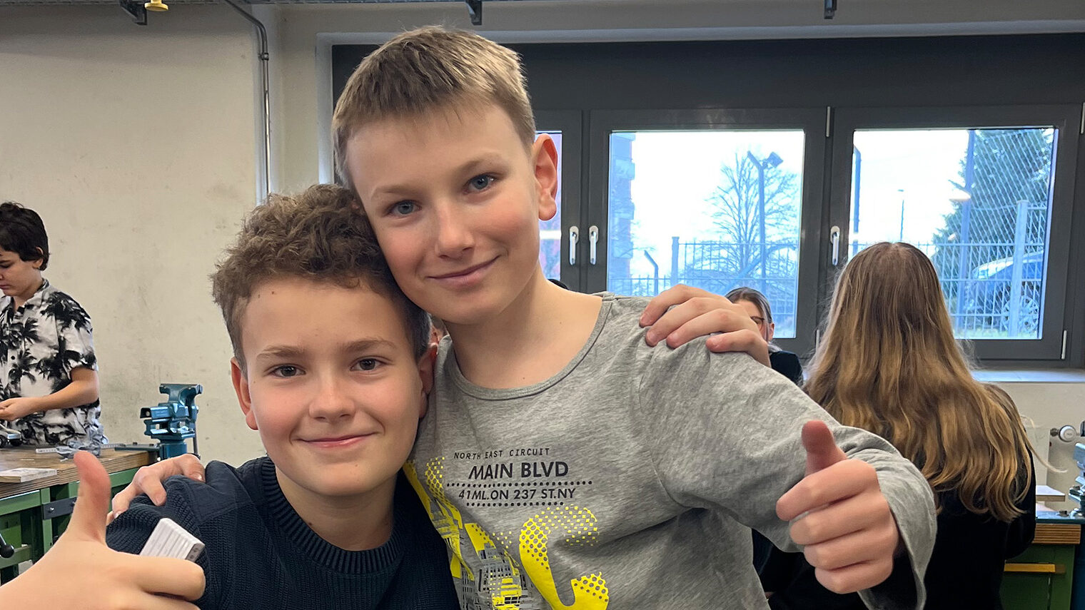 Stolze Nachwuchshandwerker: ihre selbstgebauten Metallautos durften die Schüler als Erinnerungsstücke mit nach Hause nehmen