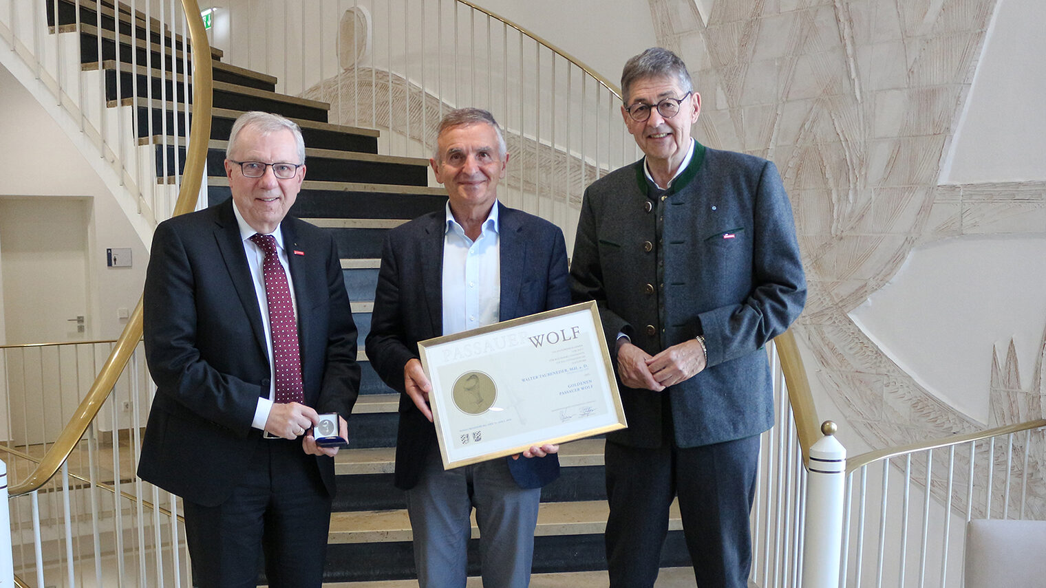 Für seine Verdienste um das ostbayerische Handwerk wurde Walter Taubeneder ausgezeichnet.