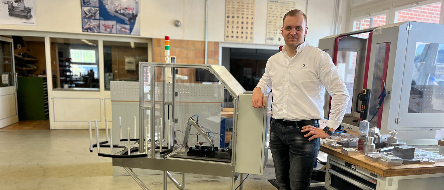 Jakob Wittmann hat mit der Sondermaschine ein besonderes Meisterstück angefertigt. Jakob Wittmann wollte ein besonderes Meisterstück anfertigen: das ist ihm mit seiner Sondermaschine gelungen.