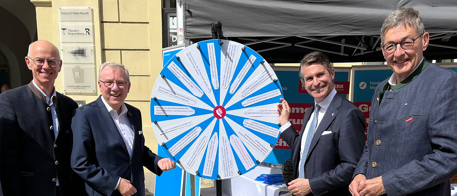 Die Handwerkskammer informierte beim Bayerischen Europatag . Die Handwerkskammer informierte beim Bayerischen Europatag .