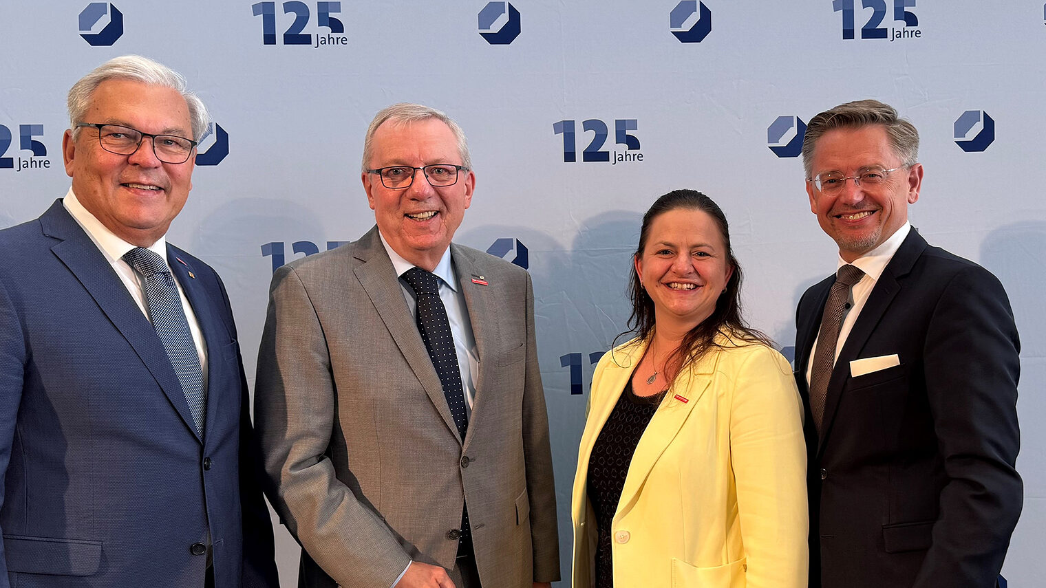 Bei der Auftaktveranstaltung der 125-Jahrfeier im Bayerischen Landtag war auch die Handwerkskammer Niederbayern-Oberpfalz vertreten.