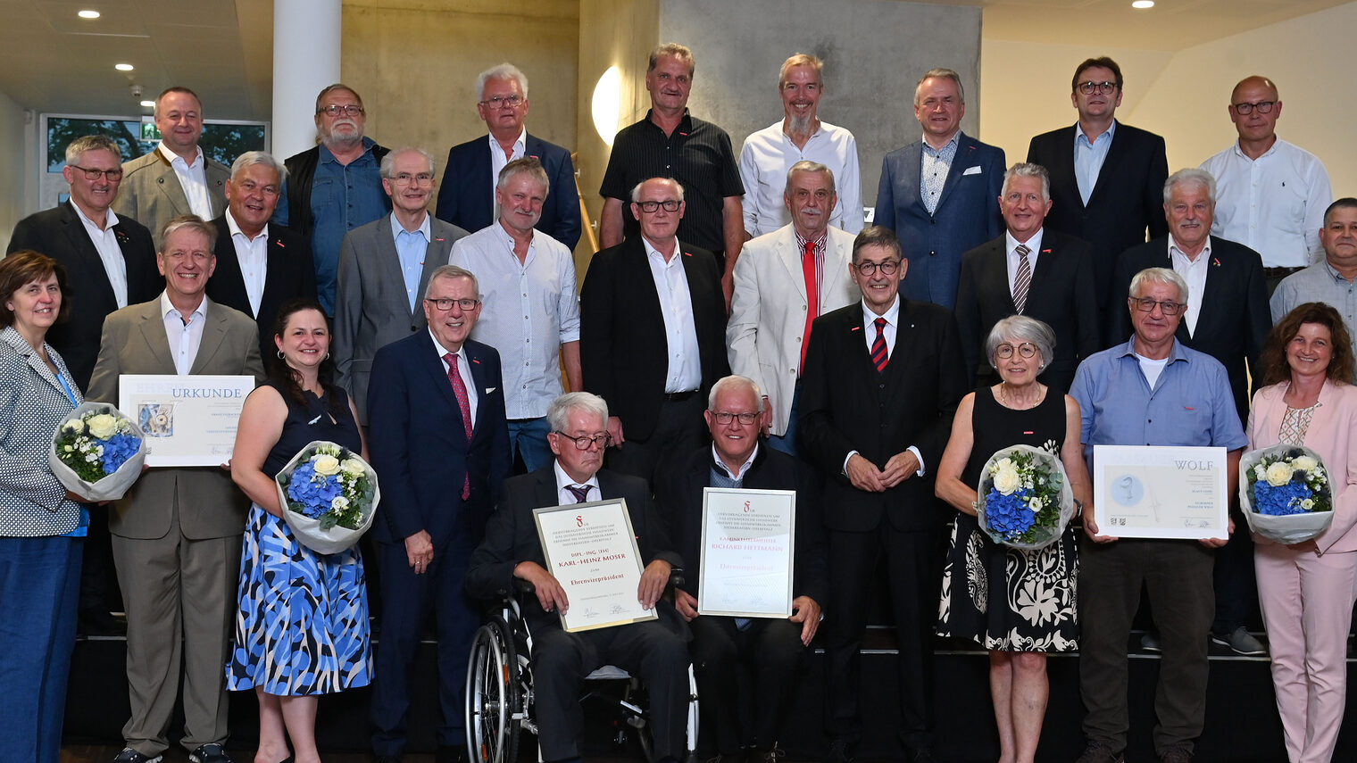 Für ihr Ehrenamt und ihre Verdienste um das Handwerk zeichnete die Handwerkskammer verdiente Mitglieder der Vollversammlung aus.