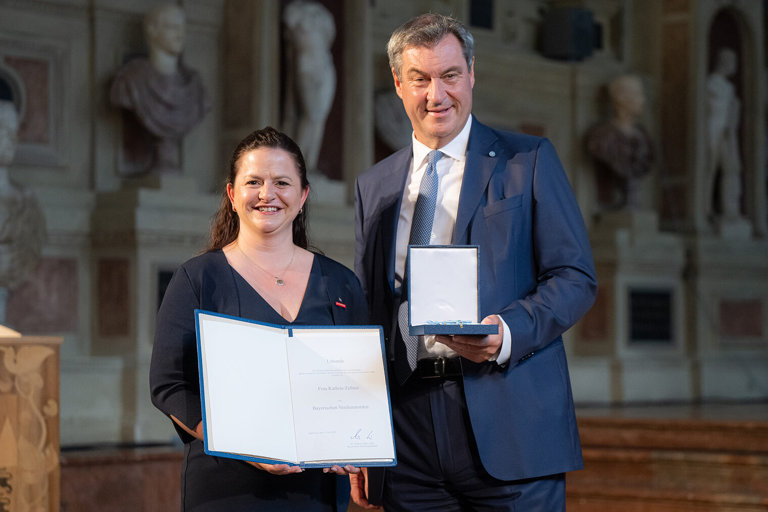 Vizepräsidentin Kathrin Zellner wurde mit dem Verdienstorden geehrt. 