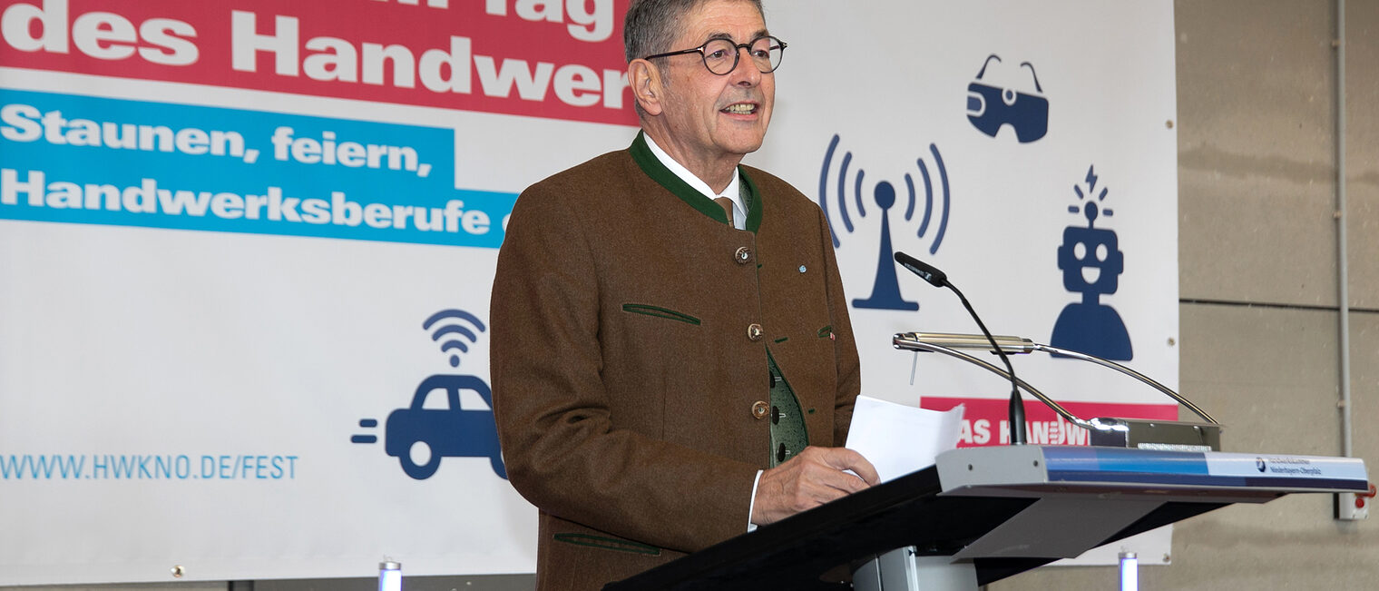Präsident Dr. Georg Haber eröffnete das Fest und begrüßte in seiner Rede alle Ehrengäste und Teilnehmer der Veranstaltung. 