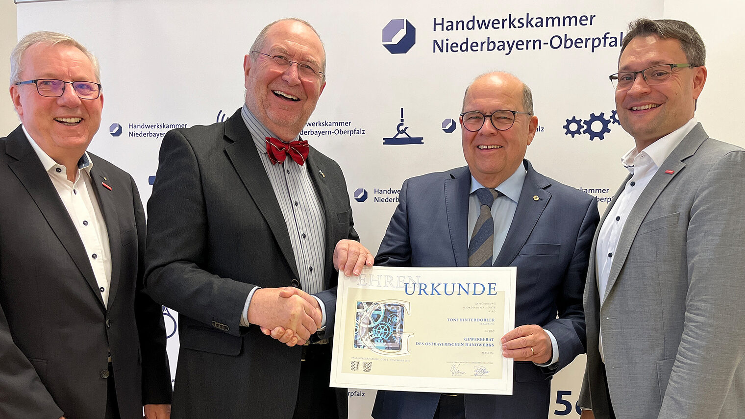 Der ehemalige Hauptgeschäftsführer der Handwerkskammer Niederbayern-Oberpfalz Toni Hinterdobler wurde neu in den Gewerberat berufen. 