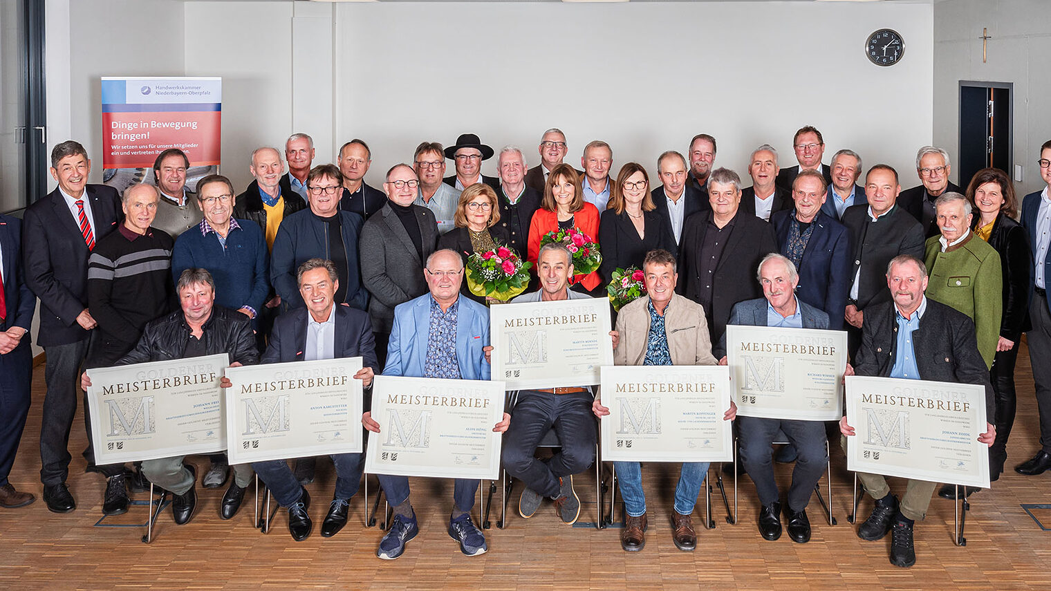 In Passau-Auerbach ehrte die Handwerkskammer ihre "Goldenen" Meisterinnen und Meister. Es gratulierten HWK-Präsident Dr. Georg Haber (2.v.li.) und stv. HWK-Bereichsleiter Christian Kaiser (1.v.li).