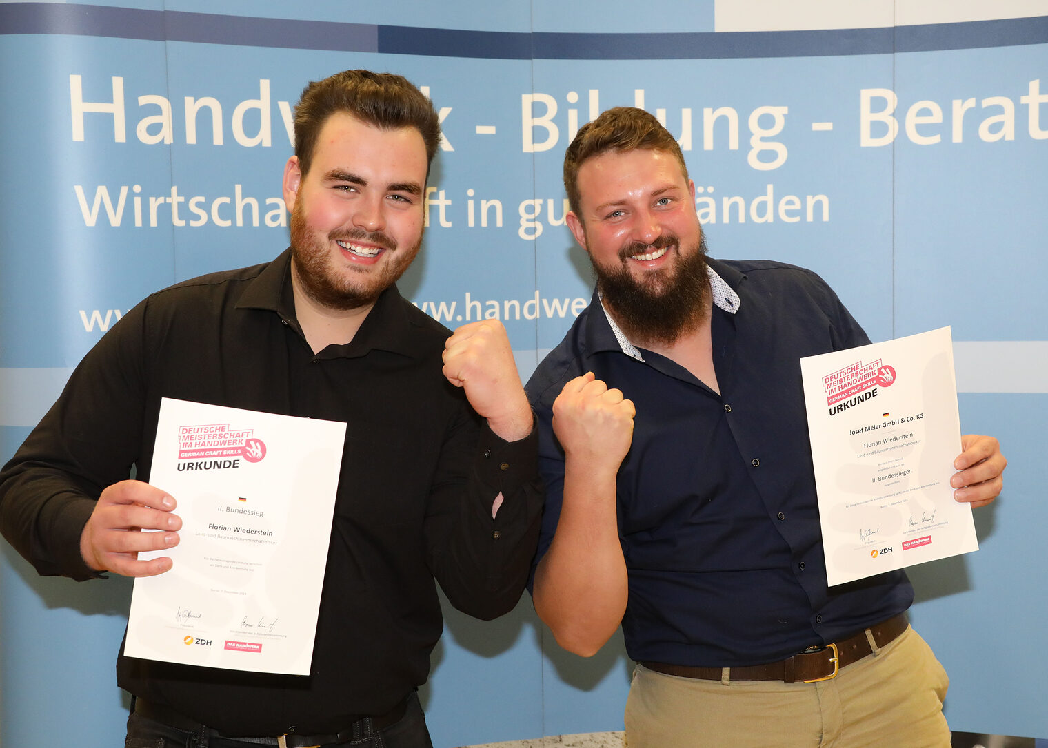 Der Land- und Baumaschinenmechatroniker Florian Wiederstein freute sich mit seinem Ausbilder Hubert Kögl über die Auszeichnung.