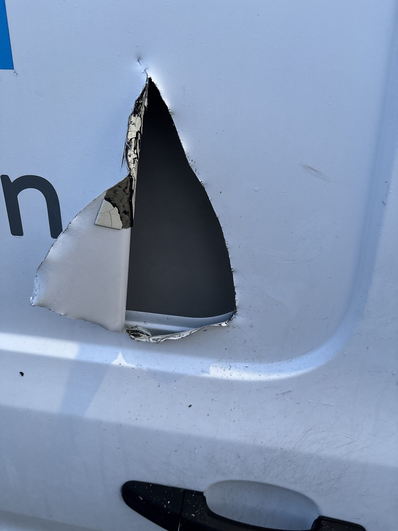 Ein Handwerkerfahrzeug wurde in der Oberpfalz aufgebrochen. 