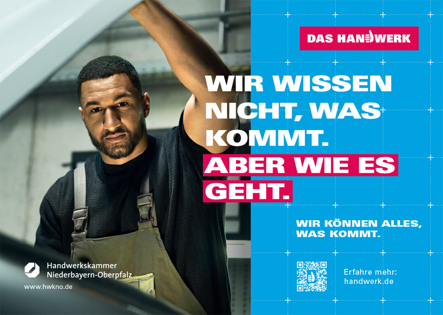 Ein KFZ-Mechatroniker steht vor einer geöffneten Motorhaube. Daneben der Schriftzug der Imagekampagne „Wir wissen nicht, was kommt. Aber wie es geht.“