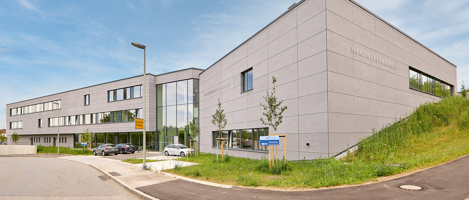 Das Bildungszentrum in Passau von Außen. Das Bildungszentrum in Passau von Außen.
