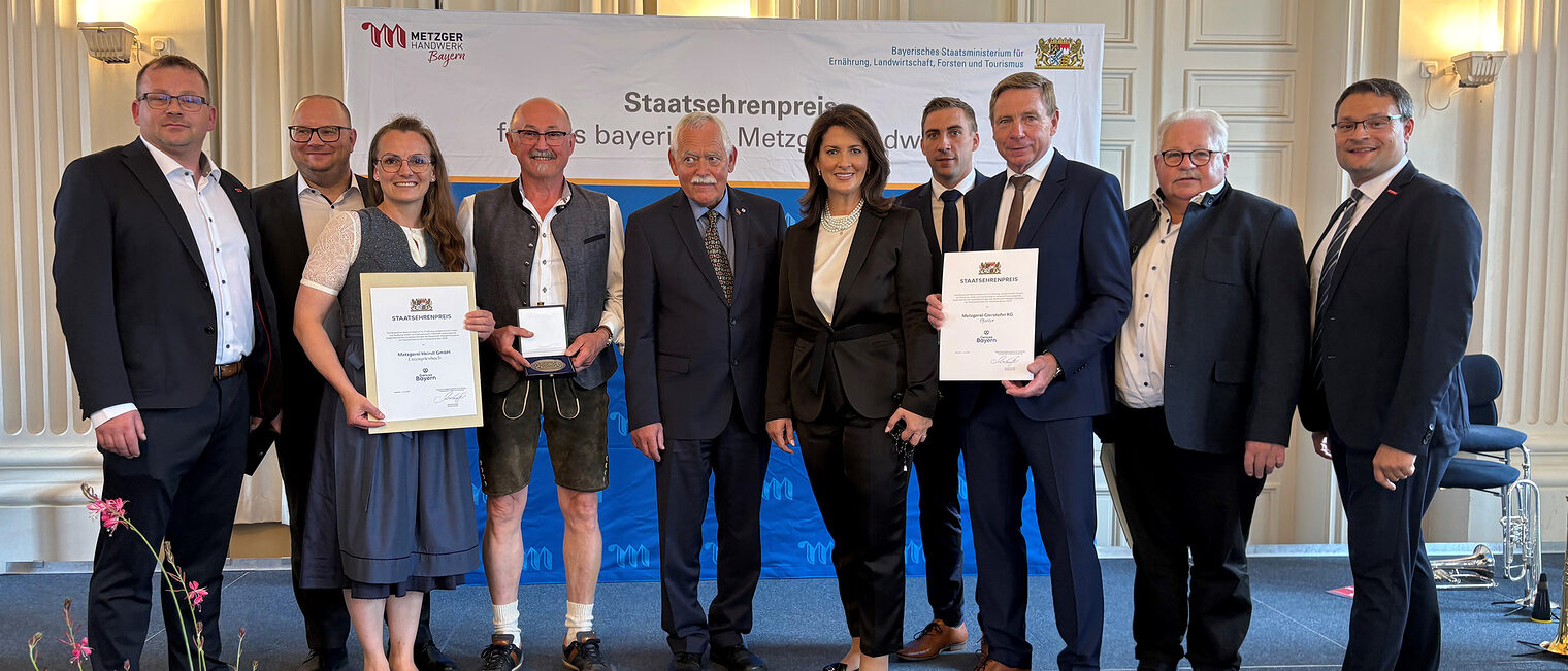Ernährungsministerin Kaniber verlieh Staatsehrenpreise an die besten Metzger, drei Betriebe aus Ostbayern waren mit dabei. Ernährungsministerin Kaniber verlieh Staatsehrenpreise an die besten Metzger, drei Betriebe aus Ostbayern waren mit dabei.