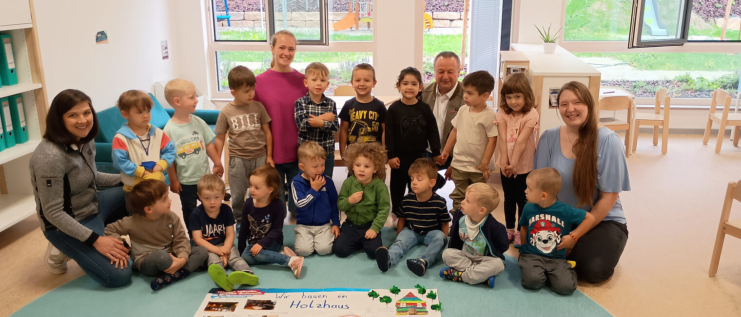 HWK-Vizepräsdient Christian Läpple zu Besuch im BRK Kinderhaus Hemau.