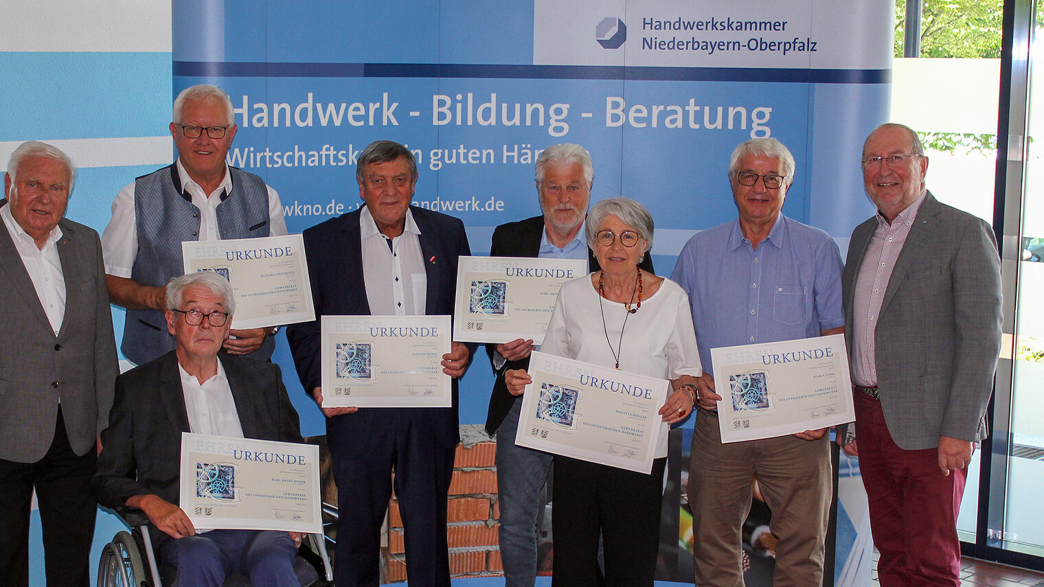 Geschäftsführer Alexander Stahl und der stv. Gewerberatsvorsitzende Manfred Krä gratulierten den neuen Gremiumsmitgliedern.