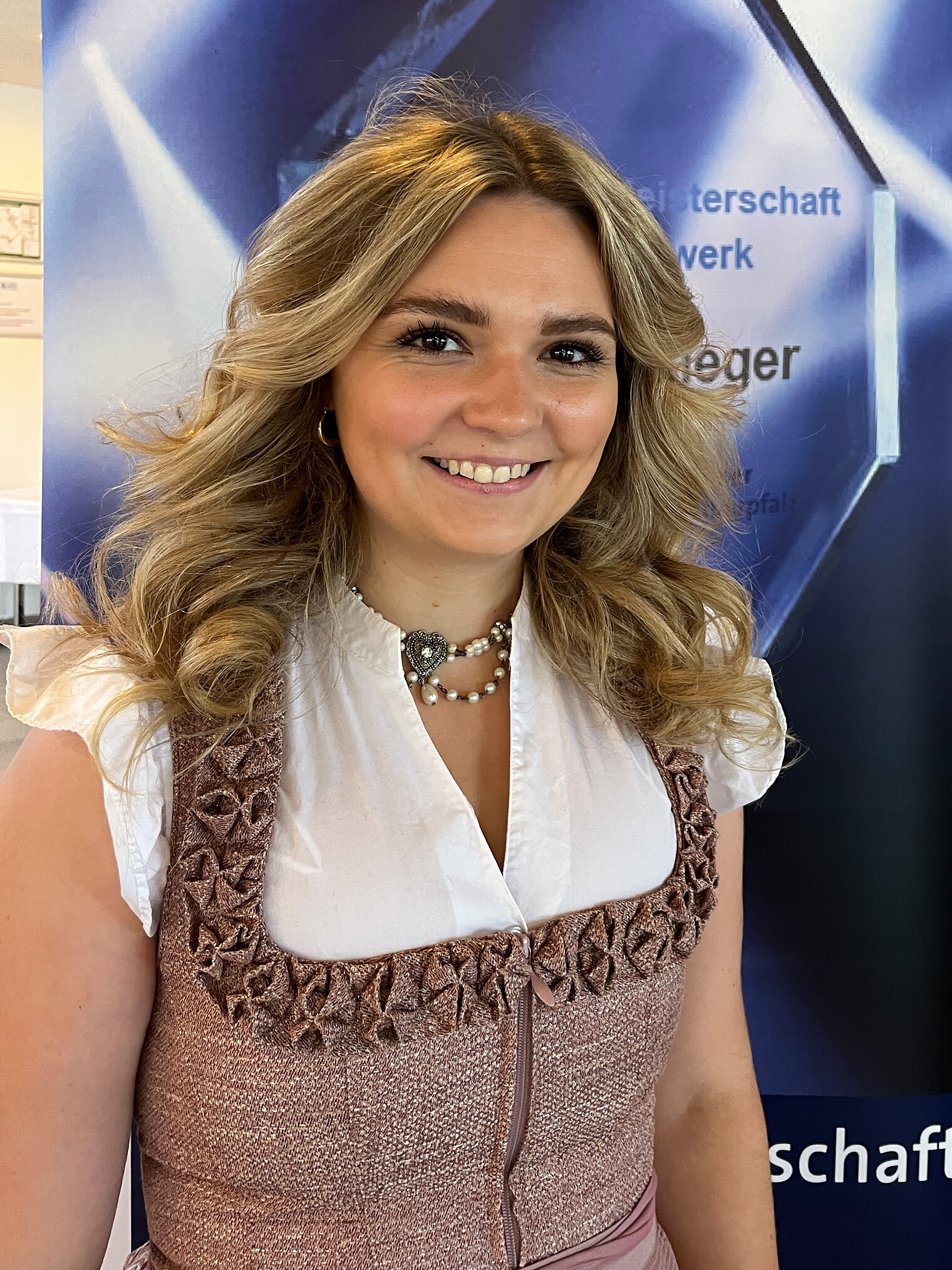 Lisa-Maria Reitinger ist Elektronikerin in der Fachrichtung Energie- und Gebäudetechnik.