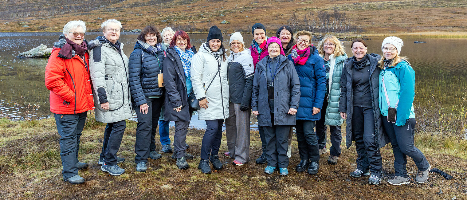 14 Unternehmerfrauen machten sich auf eine Reise nach Tromsø in den hohen Norden. 14 Unternehmerfrauen aus Landshut, Passau und Ansbach machten sich auf eine Reise nach Tromsø in den hohen Norden.