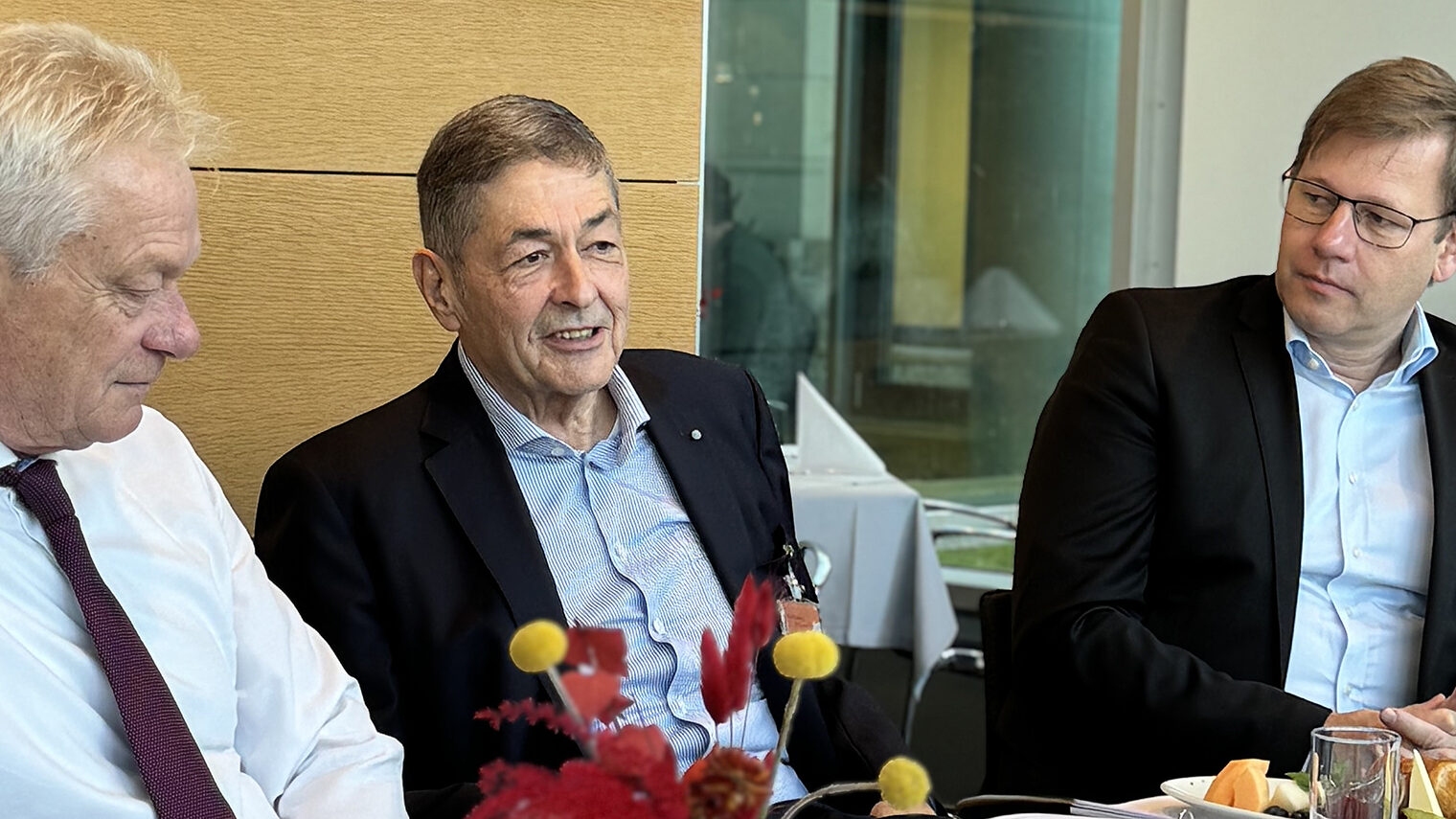 Präsident Dr. Georg Haber im Gespräch mit dem Vorsitzenden MdB Thomas Erndl und Bundeslandwirtschaftsminister Alois Rainer.