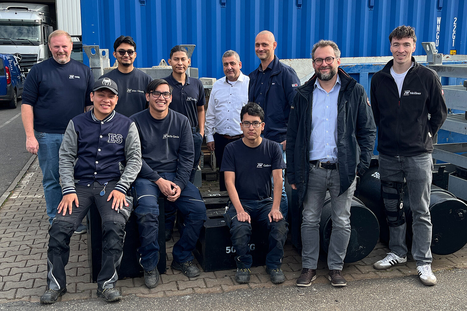 In einem neuen Projekt werden aktuell kolumbianische Azubis fürs ostbayerische Handwerk rekrutiert. Auf dem Foto sind die Verantwortlichen zu sehen. 