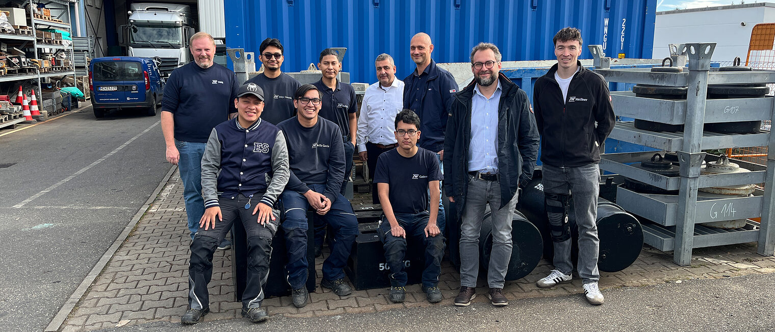 In einem neuen Projekt werden aktuell kolumbianische Azubis fürs ostbayerische Handwerk rekrutiert. Auf dem Foto sind die Verantwortlichen zu sehen. 