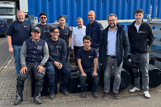 In einem neuen Projekt werden aktuell kolumbianische Azubis fürs ostbayerische Handwerk rekrutiert. Auf dem Foto sind die Verantwortlichen zu sehen. 